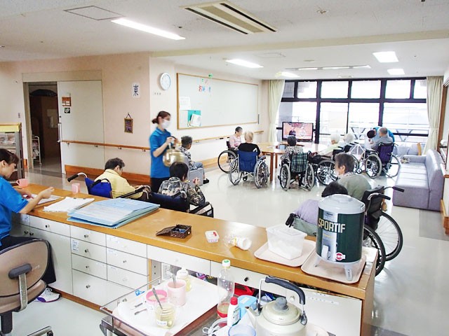 介護老人保健施設　むつみ苑　日常生活支援の様子