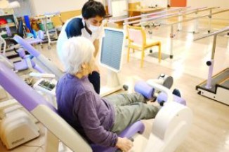 介護老人保健施設ゆあみーる　リハビリ風景
