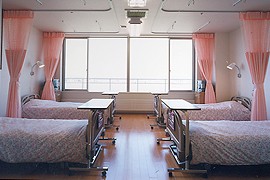 友愛記念病院　多床室