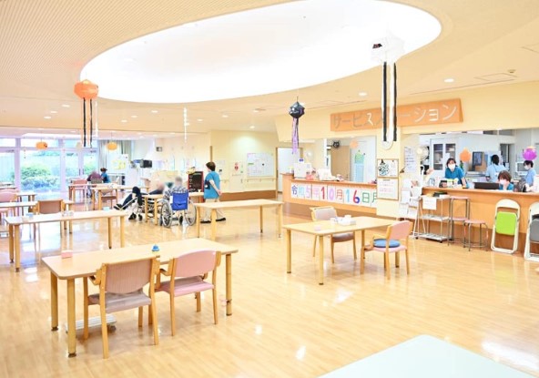 介護老人保健施設　春日部ロイヤルケアセンター　サービスステーション