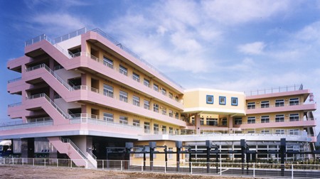 介護老人保健施設　三郷ケアセンター　外観