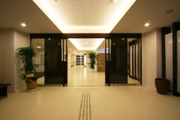 介護老人保健施設　すま松の郷　玄関