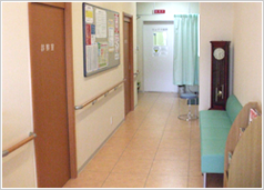 石山整形外科　診察室前