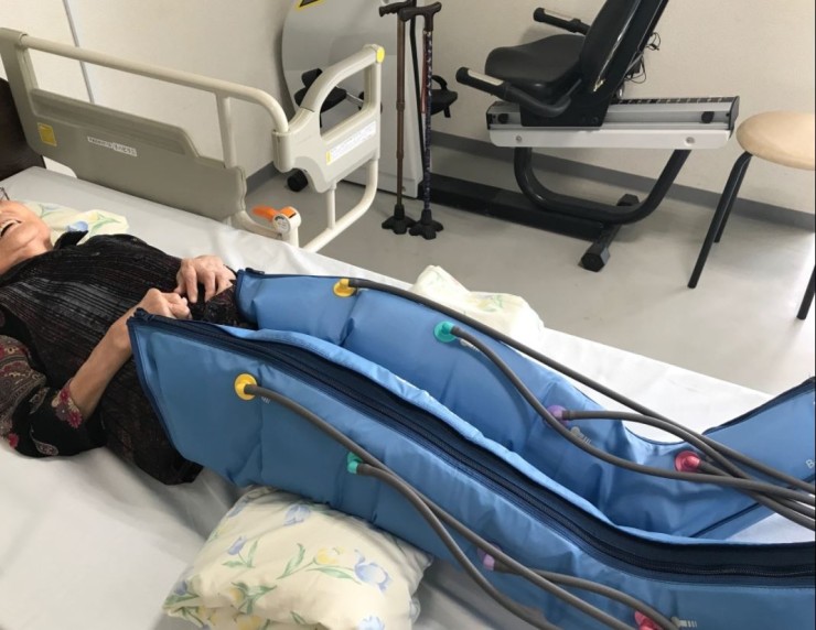 介護老人保健施設　明寿苑　リハビリ風景２