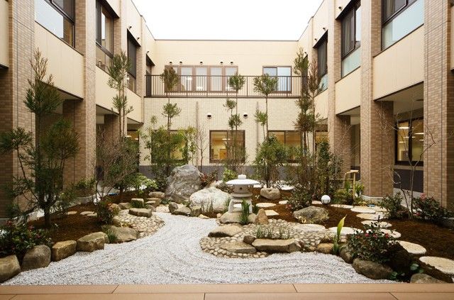 介護老人保健施設葵の園・大宮　中庭