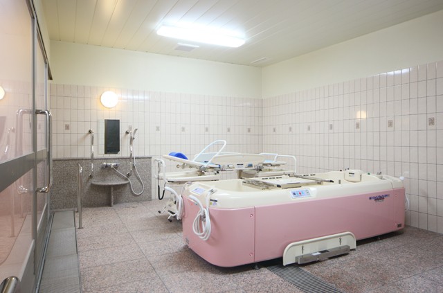 介護老人保健施設葵の園・大宮　機械浴室