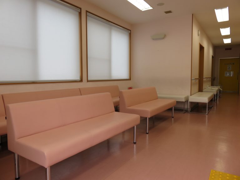 にしあらい整形外科　待合室