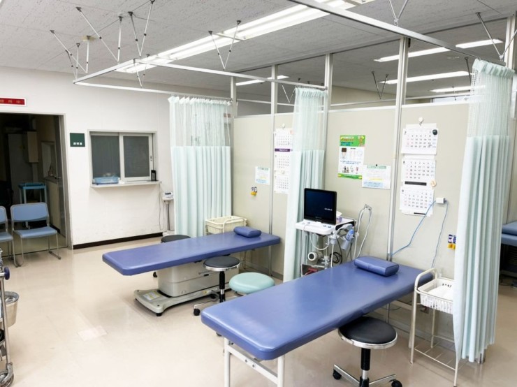 大崎整形外科　診察室２