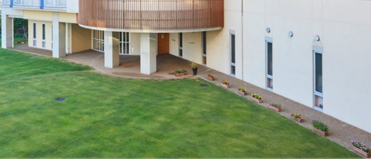 介護老人福祉施設愛しや　玄関