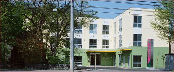 ナーシングホームなつれやまはな館　外観