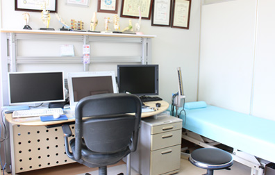 神谷内科整形外科　診察室