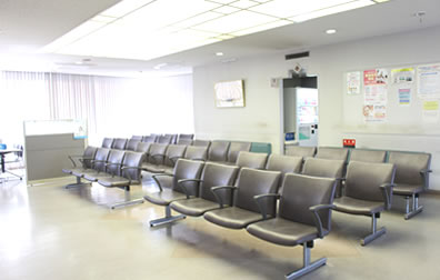 神谷内科整形外科　待合室