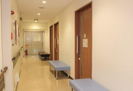 いわさきクリニック　待合室②