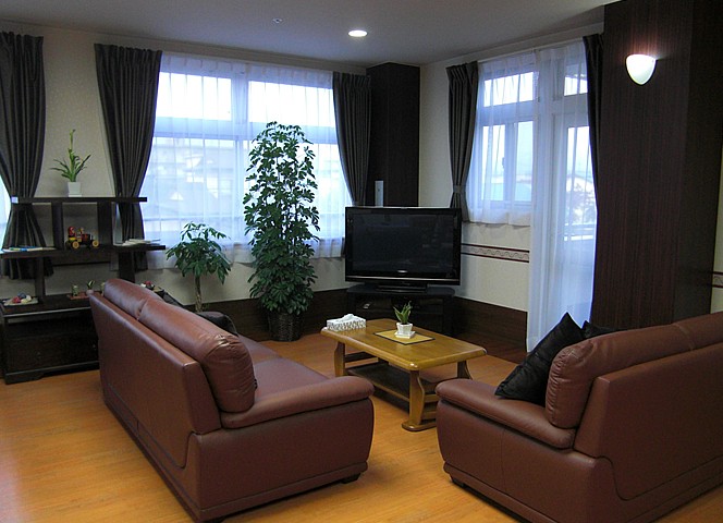 介護付有料老人ホーム「健康倶楽部館 ファンコート南」　リビング