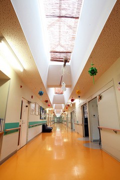 特別養護老人ホーム　くすの木グリーンハイツ　廊下