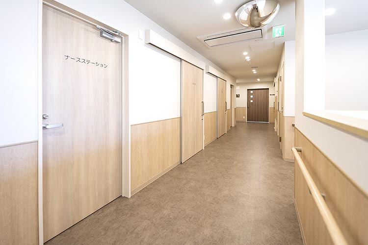 上井草在宅支援診療所　病棟廊下