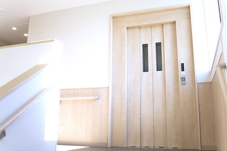 上井草在宅支援診療所　エレベーター