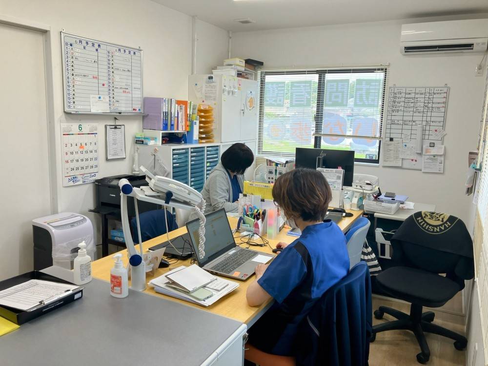 いな歩　事務所内