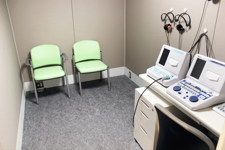 聴覚検査室2