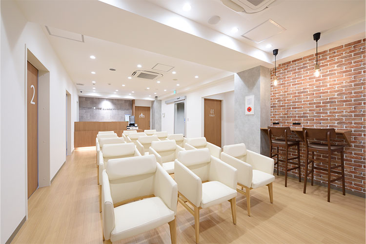 つくる整形外科祐天寺駅前スポーツクリニック　待合室