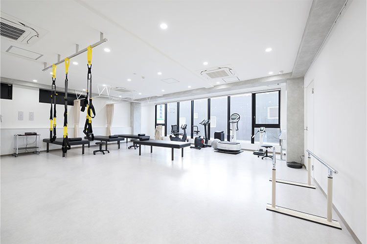 つくる整形外科祐天寺駅前スポーツクリニック　リハビリ室①