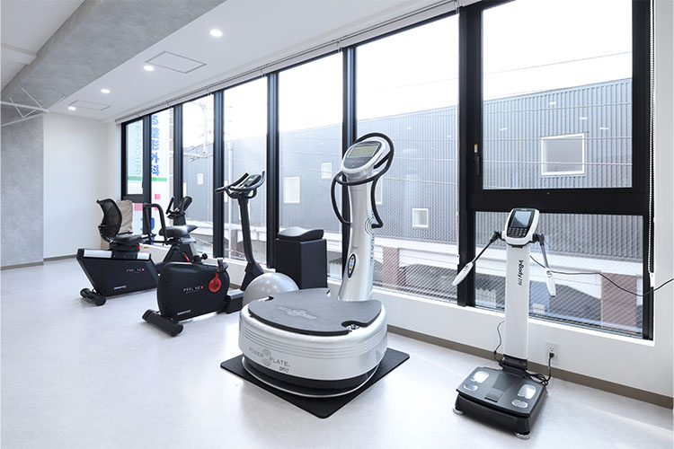 つくる整形外科祐天寺駅前スポーツクリニック　リハビリ室②