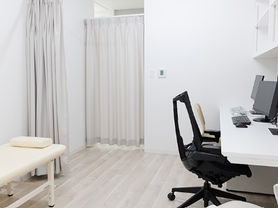 かみやべ整形外科皮ふ科　診察室