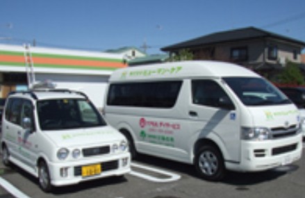 ケアもも訪問看護リハビリステーション　社用車
