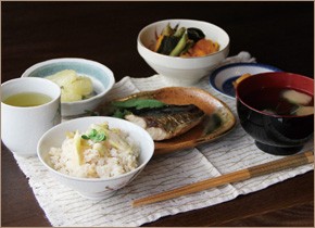 よりそいデイサービス　あおやま　北條店　食事