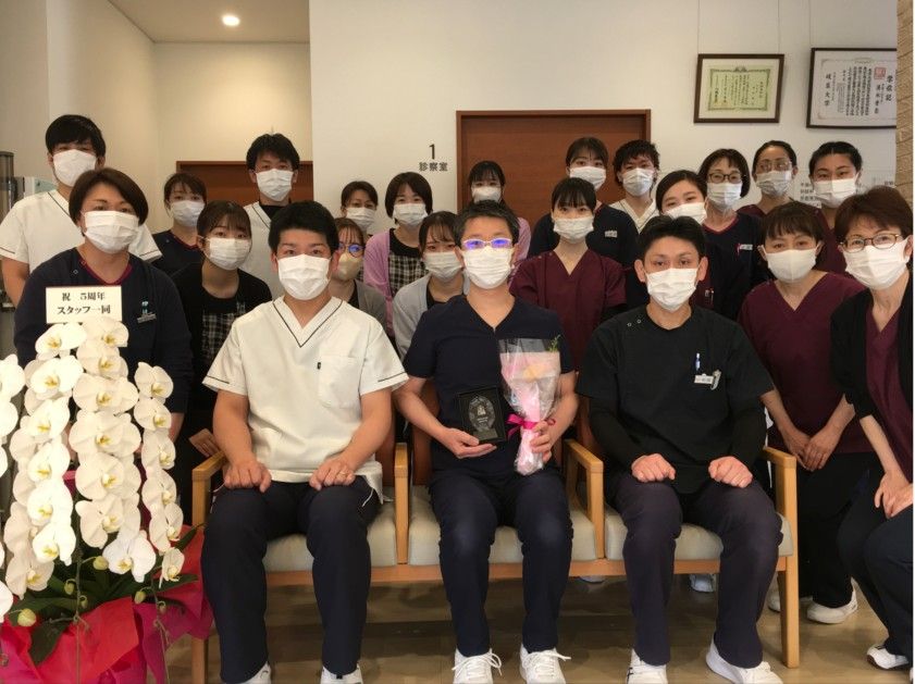 クリニック開院5周年の集合写真です