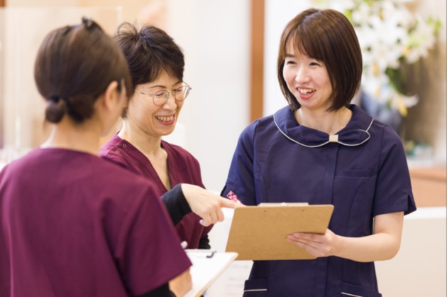 院長、看護師さん、放射線技師さんです