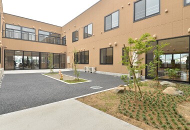 特別養護老人ホームか たやなぎ　中庭