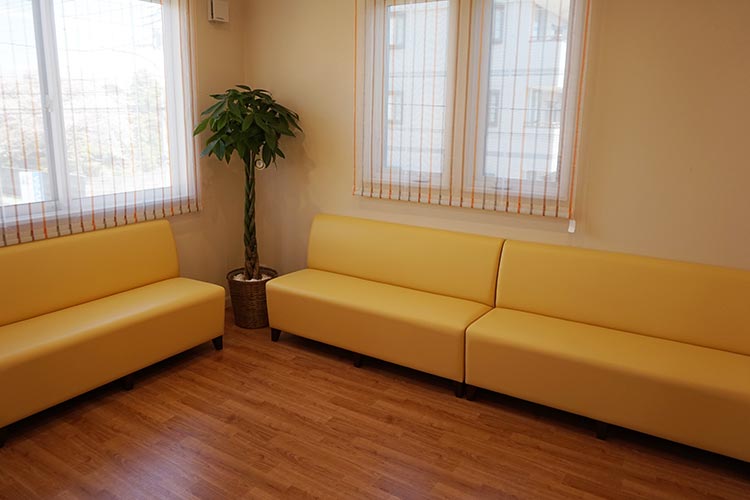 リハビリ室待合 　くらんど整形外科