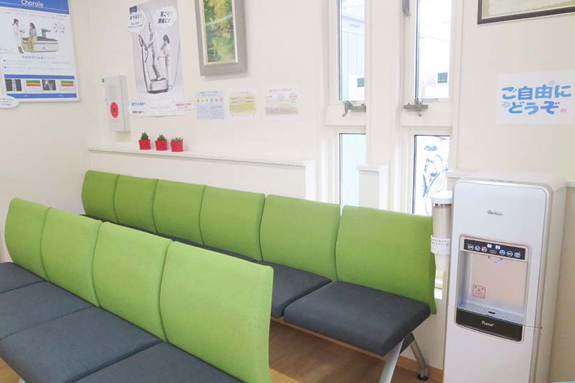 こうゆうクリニック　待合室