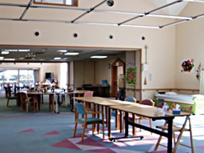 障害者支援施設かせだフレンドホーム　食堂ホール