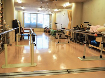 和田内科病院_内観(リハ室②)